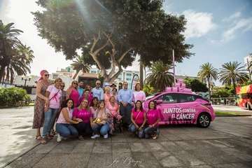 El Rocasa se sube al taxi rosa de la lucha contra el cáncer (Foto TA)
